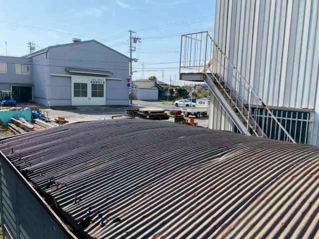 姫路市の傷んだ倉庫屋根